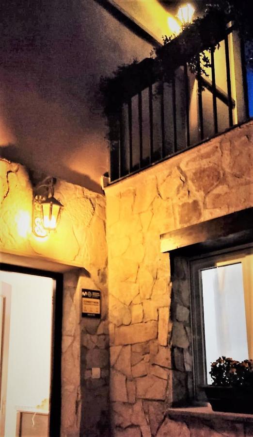La Casa De Fuentetoba Villa Bagian luar foto