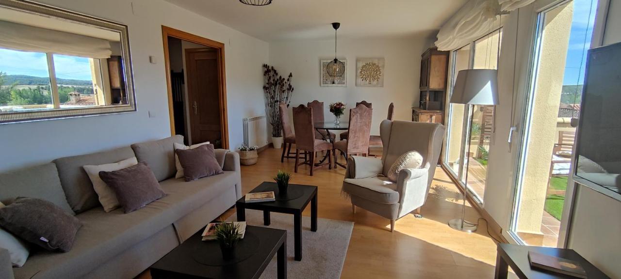 La Casa De Fuentetoba Villa Bagian luar foto